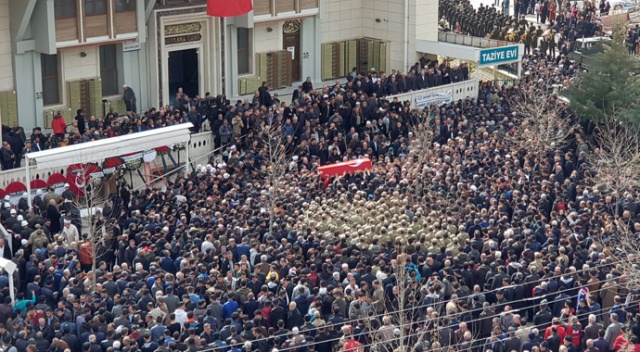 'Şehit olmak kalbime doğuyor' diyen İdlib şehidini son yolculuğuna binler uğurladı
