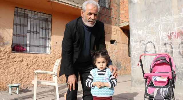 2 genç kız, 3 yaşındaki çocuğu 3 dakikada kaçırdı 2 genç kız, 3 yaşındaki çocuğu 3 dakikada kaçırdı