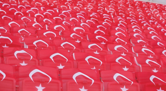 4 Eylül Stadyumu bayraklarla donatıldı