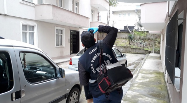 Ablasına kızdı, kendini bıçakladı Ablasına kızdı, kendini bıçakladı