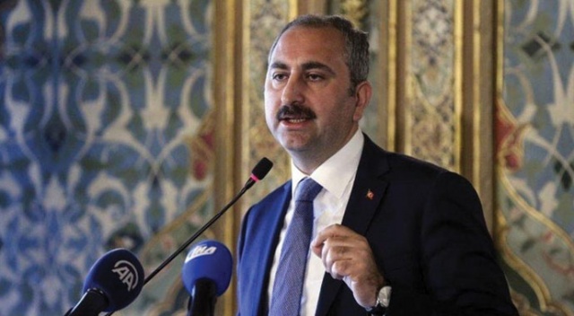 Adalet Bakanı Gül'den karantinaya alınan iki yolcuya ilişkin açıklama Adalet Bakanı Gül'den karantinaya alınan iki yolcuya ilişkin açıklama