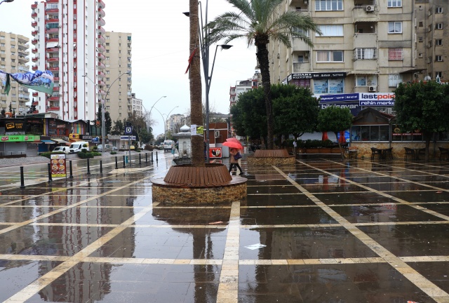 Adana hayalet şehre döndü