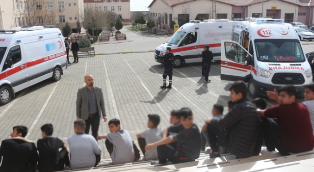 Adıyaman'da 40 öğrenci zehirlendi Adıyaman'da 40 öğrenci zehirlendi
