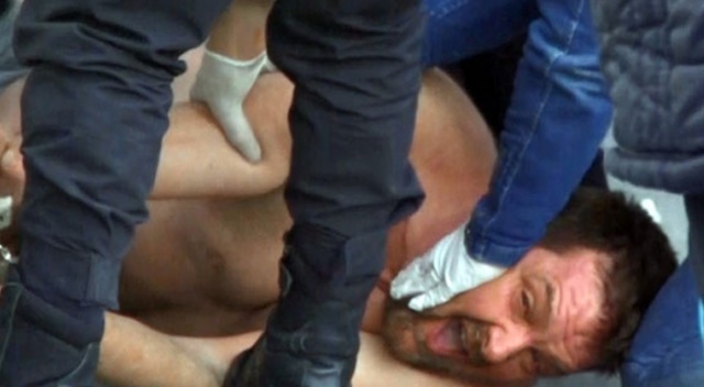 Alkollü adam böyle durdurulabildi Alkollü adam böyle durdurulabildi