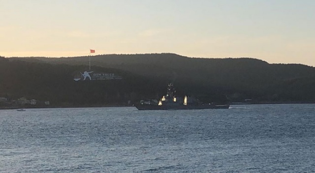 Amerikan savaş gemisi Çanakkale Boğazı'ndan geçti Amerikan savaş gemisi Çanakkale Boğazı'ndan geçti