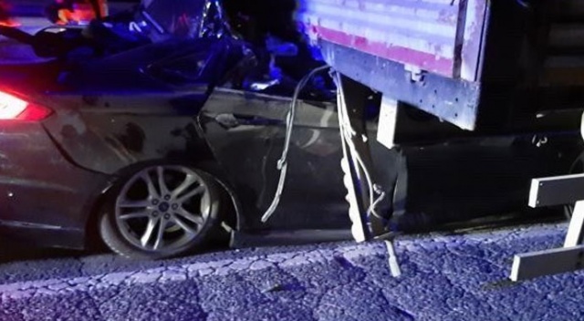 Ankara'da otomobil tıra saplandı: 2 ölü