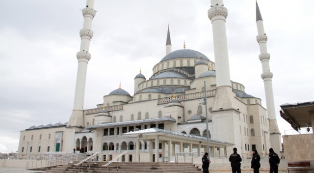 Ankara&#039;da vatandaşlar uyarıları dikkate aldı, camiler boş kaldı