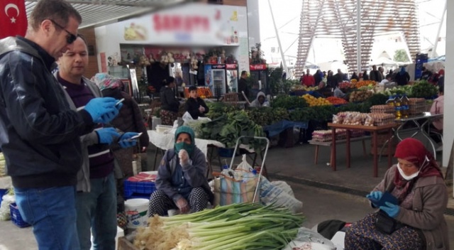 Antalya&#039;da yaşının büyük yazdırıldığını öne süren pazarcı kadın evine götürüldü