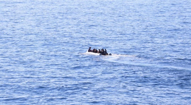 Antalya'daki göçmenlerin Kaş ilçesinden Meis Adası'na geçişleri başladı Antalya'daki göçmenlerin Kaş ilçesinden Meis Adası'na geçişleri başladı
