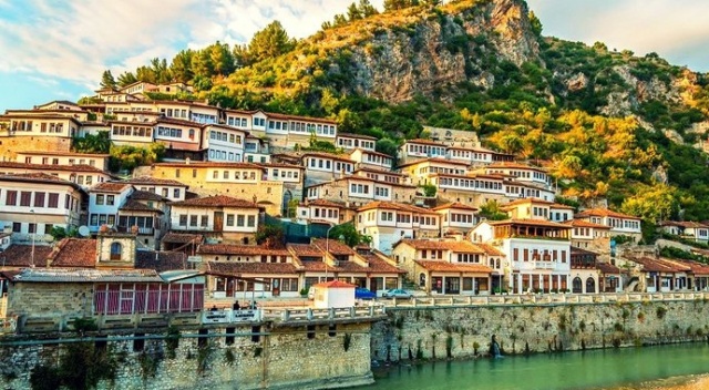 Arnavutluk'ta Kovid-19 nedeniyle ilk ölüm