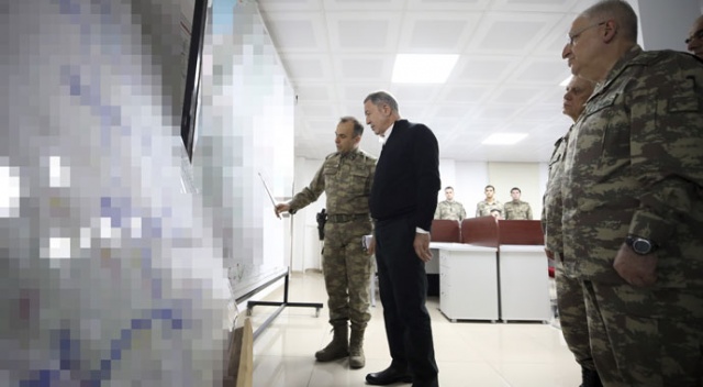 Bakan Akar ve komutanlar sınırın sıfır noktasında Bakan Akar ve komutanlar sınırın sıfır noktasında