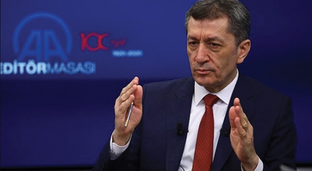 Bakan Selçuk: Uzaktan eğitim dersleri pazartesi 09.00&#039;da başlayacak