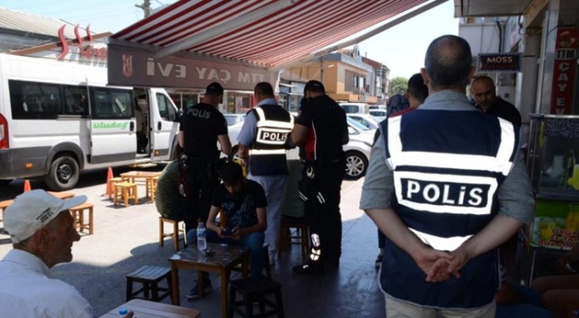 Balıkesir&#039;de polis aranan 37 kişiyi yakaladı