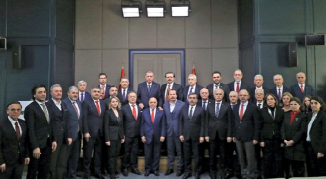 Bayrağımızın altında kenetlendik Bayrağımızın altında kenetlendik
