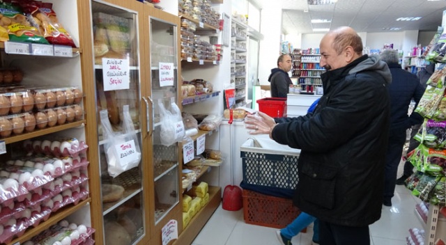Bu market eldiven takmayana ekmek satmıyor Bu market eldiven takmayana ekmek satmıyor