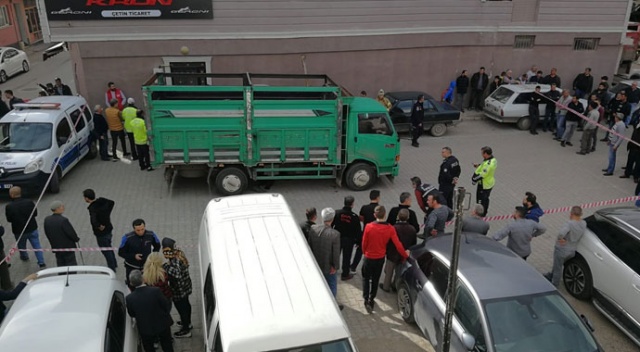 Bursa’da yaşlı adam geri manevra yapan kamyonun altında hayatını kaybetti Bursa’da yaşlı adam geri manevra yapan kamyonun altında hayatını kaybetti