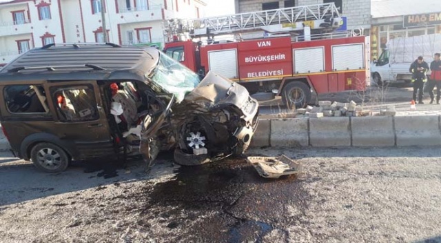 Çaldıran’da kamyonetler çarpıştı: 1 ölü, 4 yaralı Çaldıran’da kamyonetler çarpıştı: 1 ölü, 4 yaralı