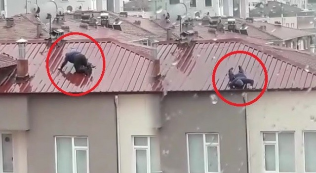 Çatıda yürekleri ağza getiren an! Çatıda yürekleri ağza getiren an!
