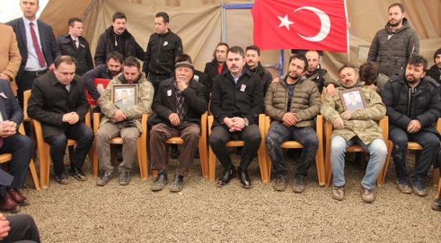 Çevre ve Şehircilik Bakanı Kurum'dan İdlib şehidi Özdemir'in ailesine taziye ziyareti Çevre ve Şehircilik Bakanı Kurum'dan İdlib şehidi Özdemir'in ailesine taziye ziyareti
