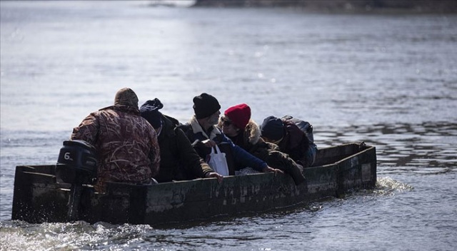Çok sayıda düzensiz göçmen Meriç Nehri üzerinden Yunanistan tarafına geçti Çok sayıda düzensiz göçmen Meriç Nehri üzerinden Yunanistan tarafına geçti