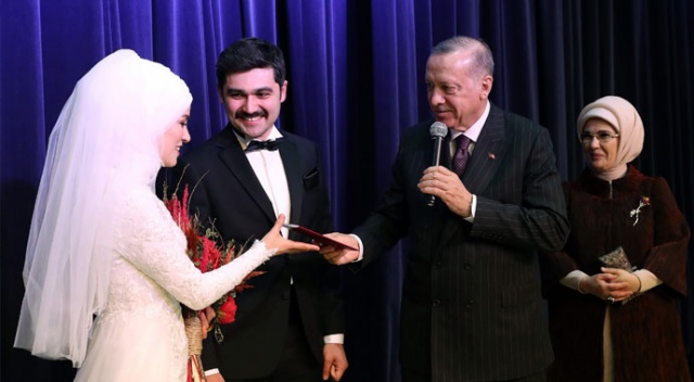 Cumhurbaşkanı Erdoğan Üsküdar’da nikah törenine katıldı Cumhurbaşkanı Erdoğan Üsküdar’da nikah törenine katıldı
