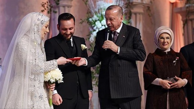 Cumhurbaşkanı Erdoğan yeğeninin nikah şahitliğini yaptı Cumhurbaşkanı Erdoğan yeğeninin nikah şahitliğini yaptı