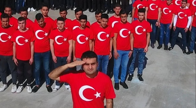 CZN Burak'tan ay yıldızlı koreografiyle Mehmetçiğe selam