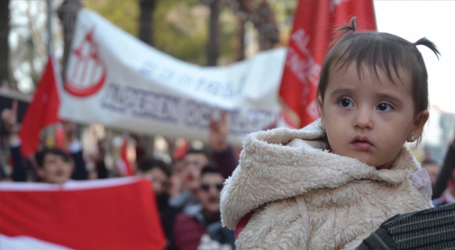 Denizli'de şehitlere saygı yürüyüşü Denizli'de şehitlere saygı yürüyüşü