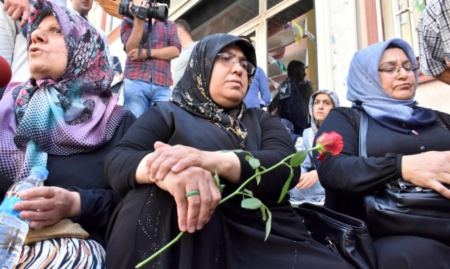 Diyarbakır annelerinin evlat nöbeti 208. gününde sürüyor Diyarbakır annelerinin evlat nöbeti 208. gününde sürüyor