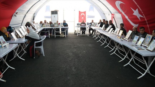 Diyarbakır annelerinin oturma eylemine 3 aile daha katıldı