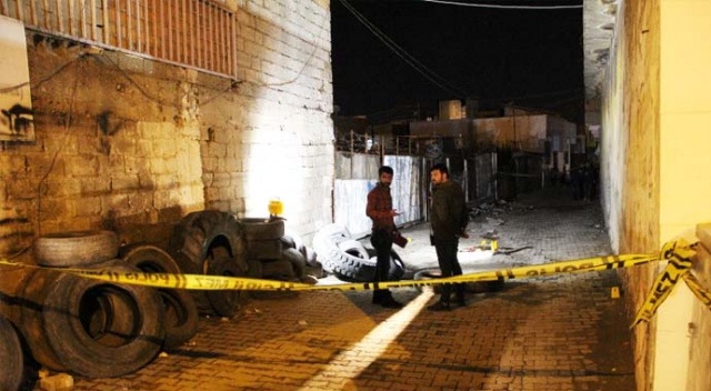 Diyarbakır’da sokak ortasında silahlı saldırı: 1 ölü Diyarbakır’da sokak ortasında silahlı saldırı: 1 ölü