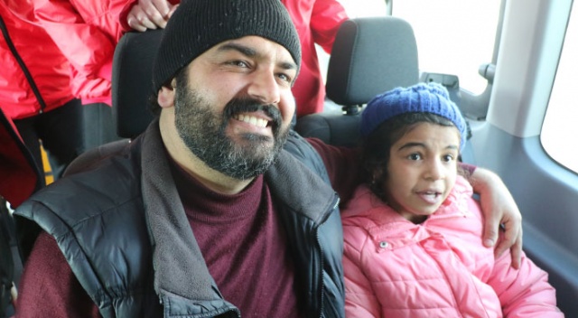 Dünyanın konuştuğu göçmen kız ailesine kavuştu Dünyanın konuştuğu göçmen kız ailesine kavuştu