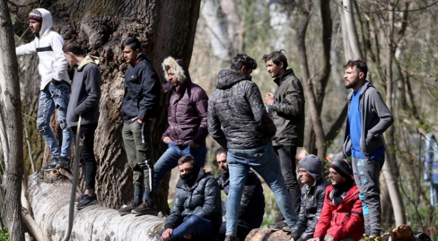 Edirne Valiliği açıkladı: 147 bin 132 düzensiz göçmen Yunanistan’a geçiş yaptı Edirne Valiliği açıkladı: 147 bin 132 düzensiz göçmen Yunanistan’a geçiş yaptı