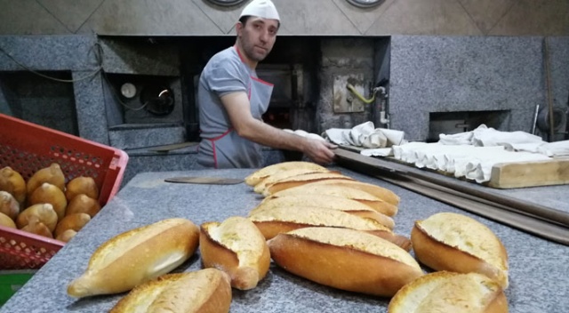 Ekmek satışına 'korona' önlemi: Elinizle değil, gözünüzle seçin Ekmek satışına 'korona' önlemi: Elinizle değil, gözünüzle seçin