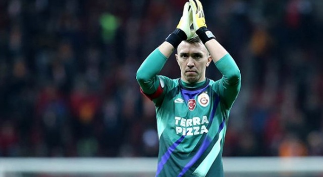 Fernando Muslera, bu ayki maaşını şehit ailelerine bağışlayacak Fernando Muslera, bu ayki maaşını şehit ailelerine bağışlayacak