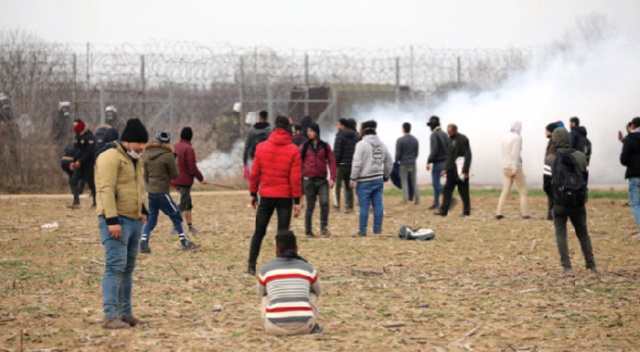 FETÖ'ye kucak göçmene ölüm FETÖ'ye kucak göçmene ölüm