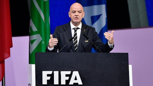 FIFA Başkanı Infantino'dan 2021 Dünya Kulüpler Kupası'nın ertelenmesi talebi FIFA Başkanı Infantino'dan 2021 Dünya Kulüpler Kupası'nın ertelenmesi talebi