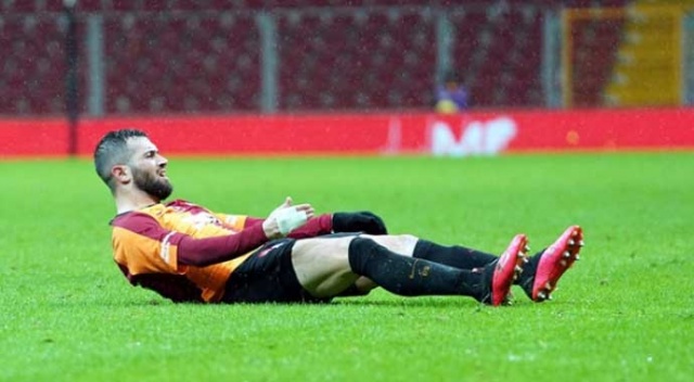 Galatasaray&#039;da sağ elinde kırık oluşan Ömer Bayram ameliyat edildi