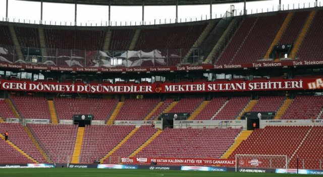 Galatasaray taraftarlarından Çanakkale pankartları Galatasaray taraftarlarından Çanakkale pankartları