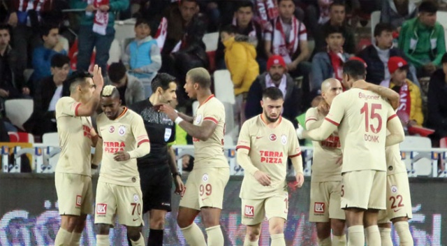 Galatasaray yenilmezlik serisini 9’a çıkardı Galatasaray yenilmezlik serisini 9’a çıkardı