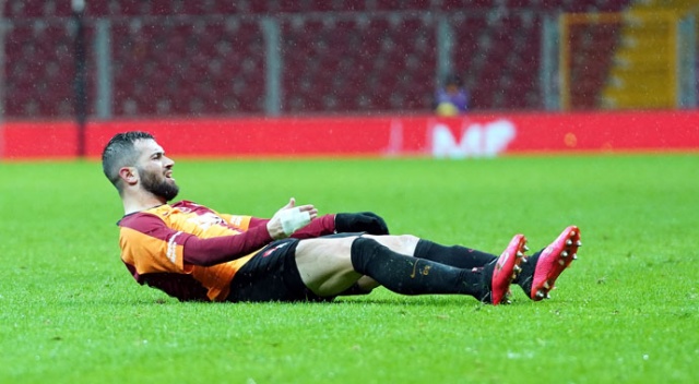 Galatasaraylı Ömer Bayram&#039;ın sağ el tarak kemiği kırıldı