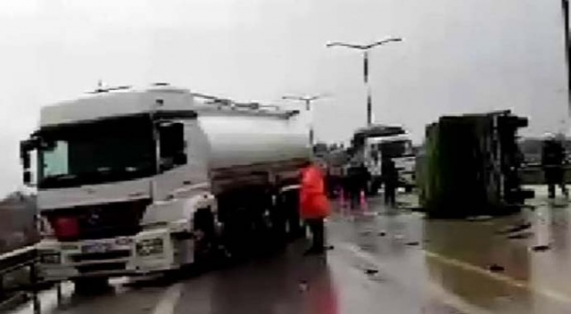 Gaziantep-Adana otobanında zincirleme trafik kazası: 6 yaralı Gaziantep-Adana otobanında zincirleme trafik kazası: 6 yaralı