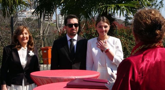 Gelin İtalyan olunca nikah salon dışında kıyıldı! Gelin İtalyan olunca nikah salon dışında kıyıldı!