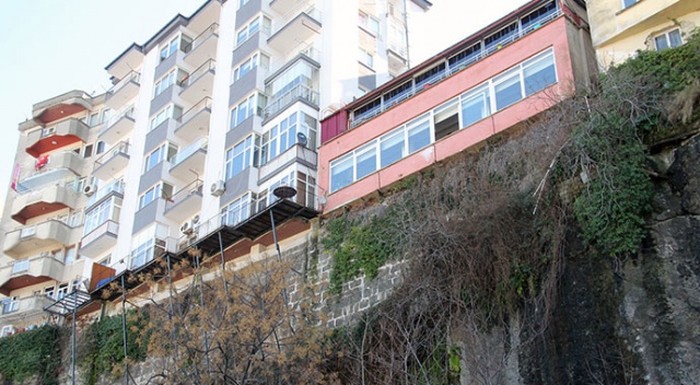 Giresun'da kayalıkların üzerindeki bu evleri gören şaşkına dönüyor Giresun'da kayalıkların üzerindeki bu evleri gören şaşkına dönüyor