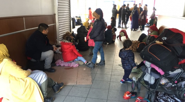 Göçmenlerin otogarda oluşturduğu 'Avrupa' yoğunluğu sürüyor