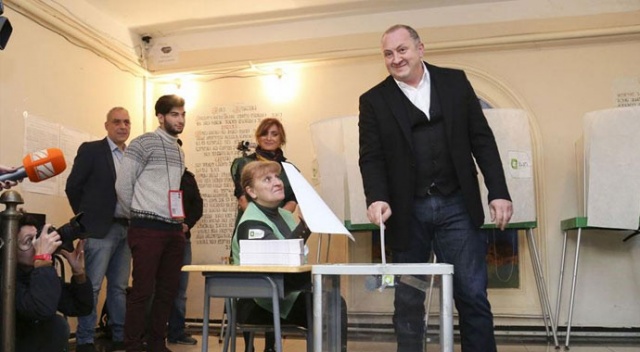 Gürcistan'da parlamento seçimleri OHAL'den 6 ay sonra yapılacak Gürcistan'da parlamento seçimleri OHAL'den 6 ay sonra yapılacak
