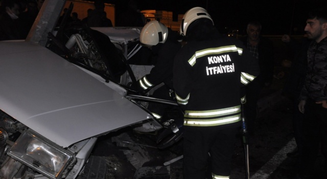Hafif ticari araçla otomobil çarpıştı: 1 ölü, 9 yaralı Hafif ticari araçla otomobil çarpıştı: 1 ölü, 9 yaralı