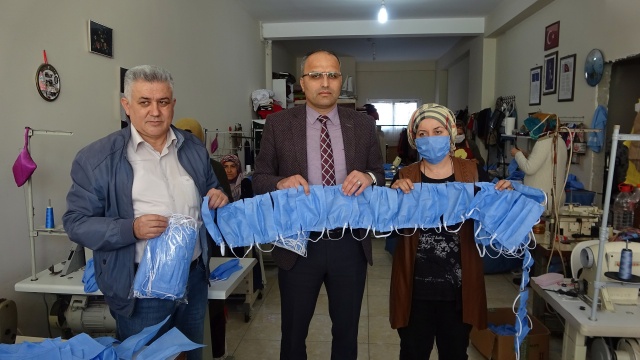 Hastane maske talep etti gönüllüler dikmeye başladı Hastane maske talep etti gönüllüler dikmeye başladı