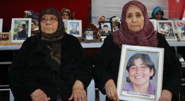 HDP önündeki evlat nöbetine bir aile daha katıldı