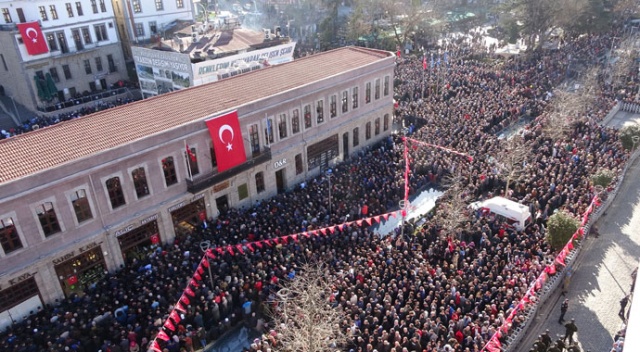 İdlib'de şehit olan Uzman Çavuş Kadir Tuncer son yolculuğuna uğurlandı İdlib'de şehit olan Uzman Çavuş Kadir Tuncer son yolculuğuna uğurlandı